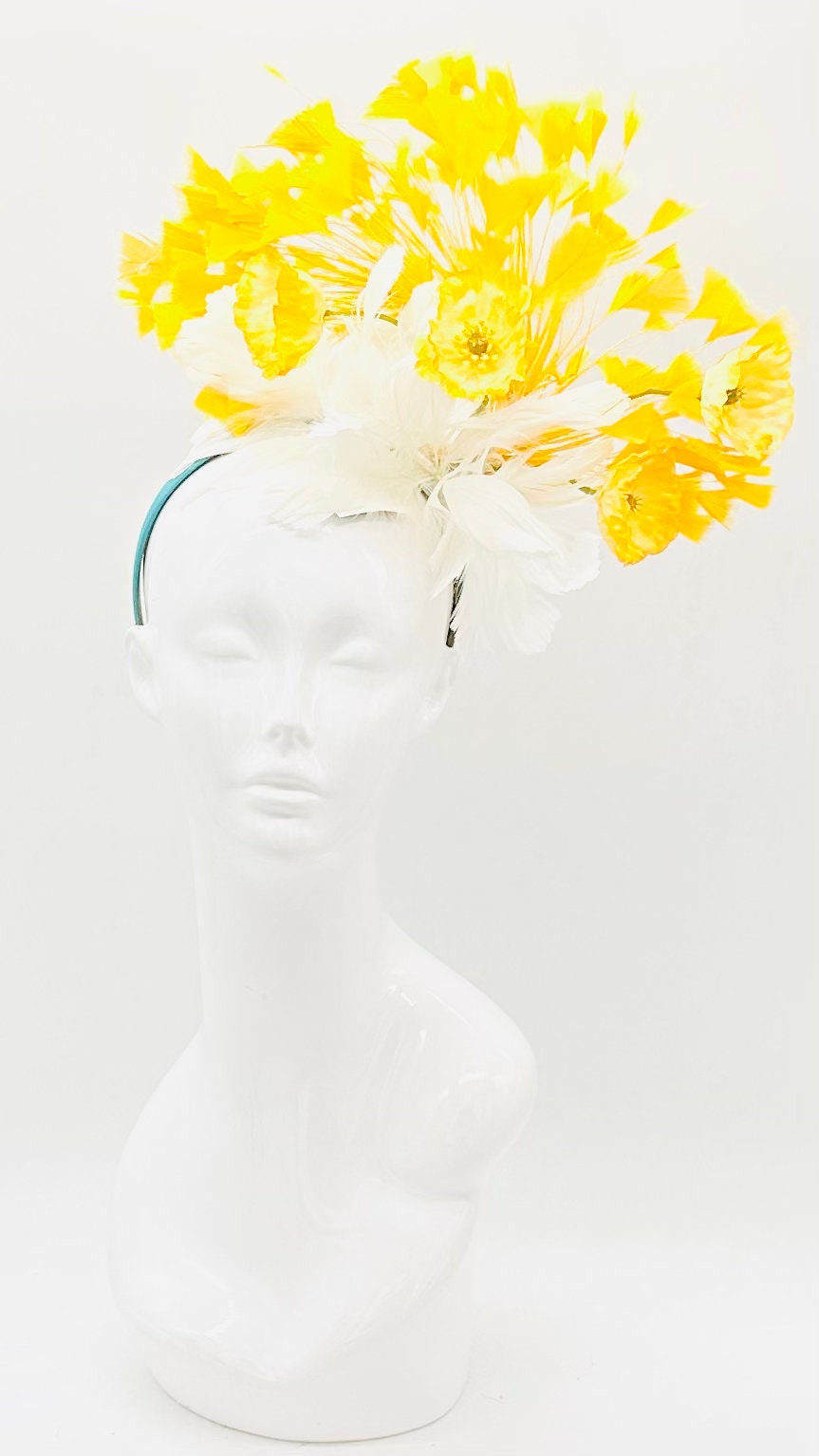 White and yellow Kentucky Derby Fascinator, Oaks, Thurby, headpiece, derby hat Kentucky Derby Hat Alternative, Floral Fascinator (GOLD LINE)