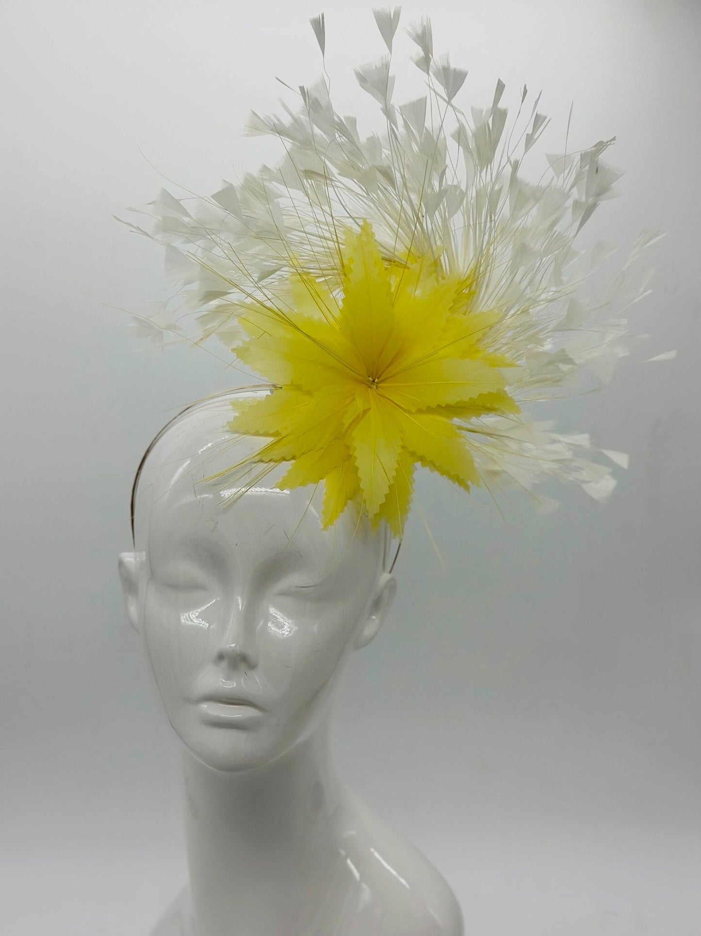 Yellow and white Derby Fascinator, Kentucky Derby Hat Alternative, Kentucky derby hat (GOLD LINE)