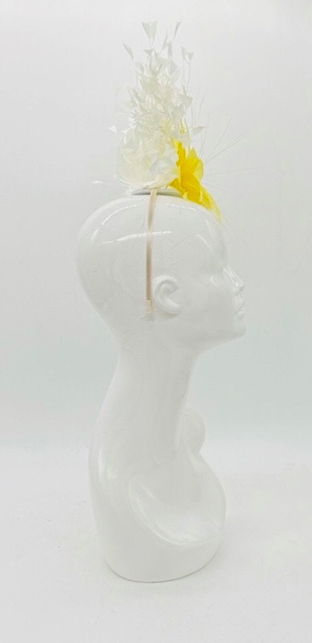 Yellow and white Derby Fascinator, Kentucky Derby Hat Alternative, Kentucky derby hat (GOLD LINE)