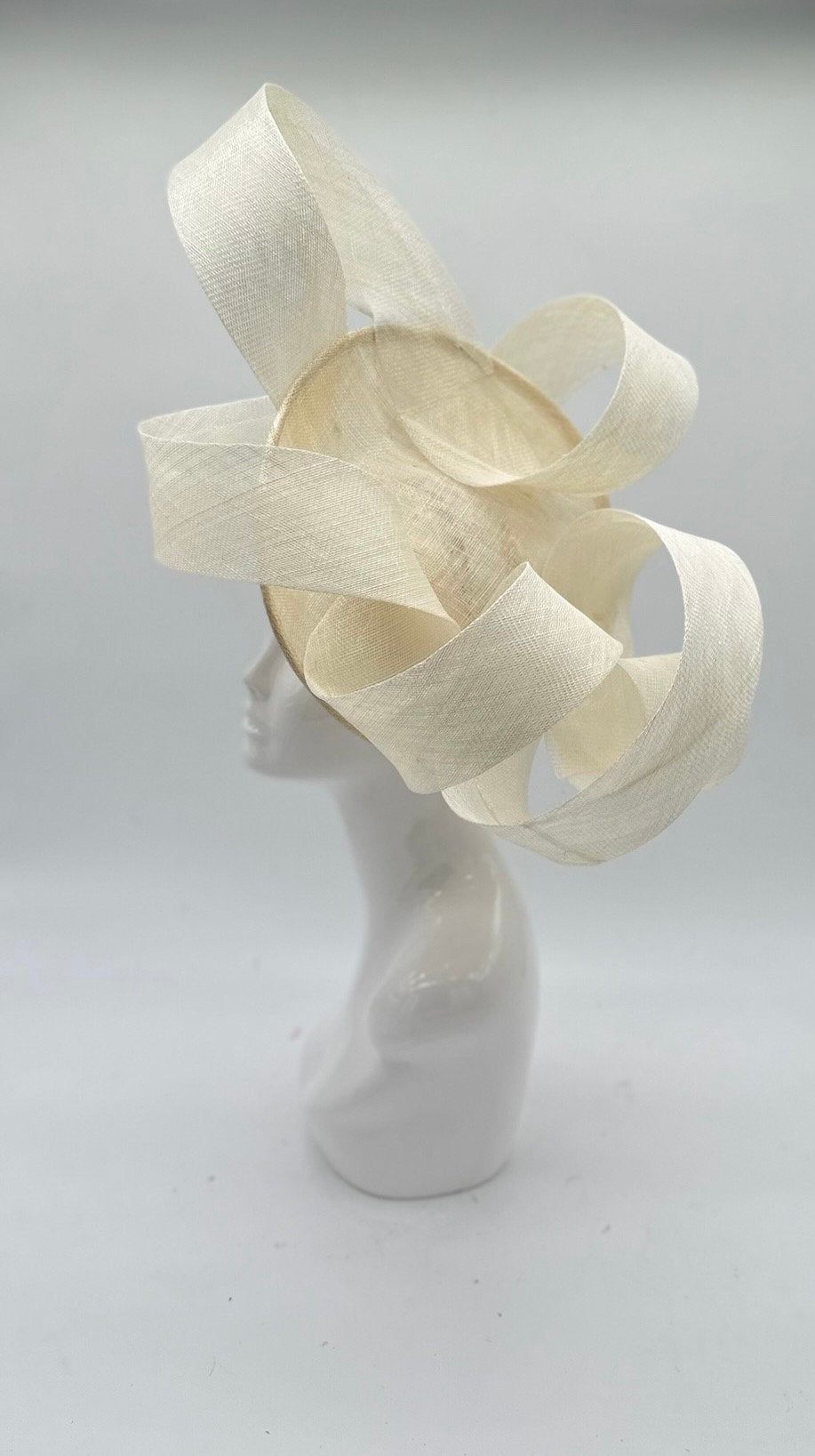 Cream Derby Fascinator, Kentucky Derby Hat Alternative, Kentucky derby hat, (PLATINUM LINE)