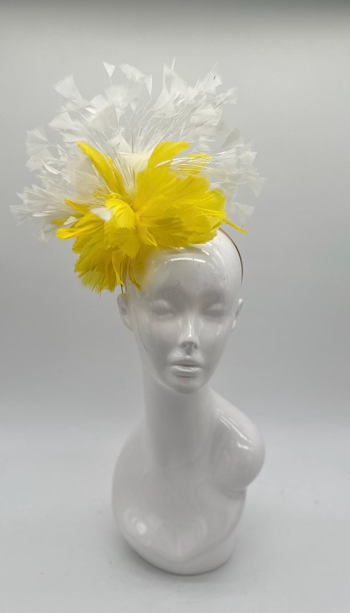 Yellow and White Derby Fascinator, Kentucky Derby Hat Alternative, Kentucky derby hat (GOLD LINE)