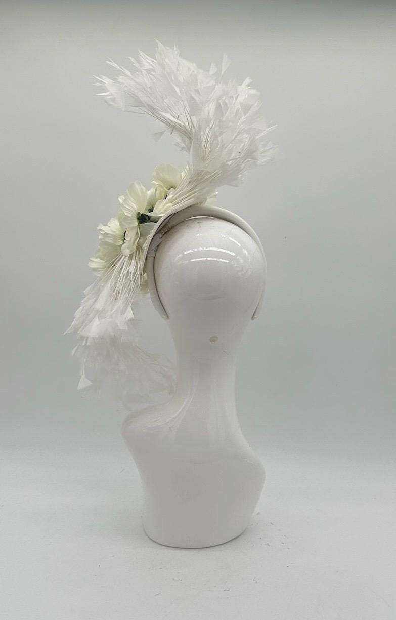 White and Cream Derby Fascinator, Kentucky Derby Hat Alternative, Kentucky derby hat (GOLD LINE)