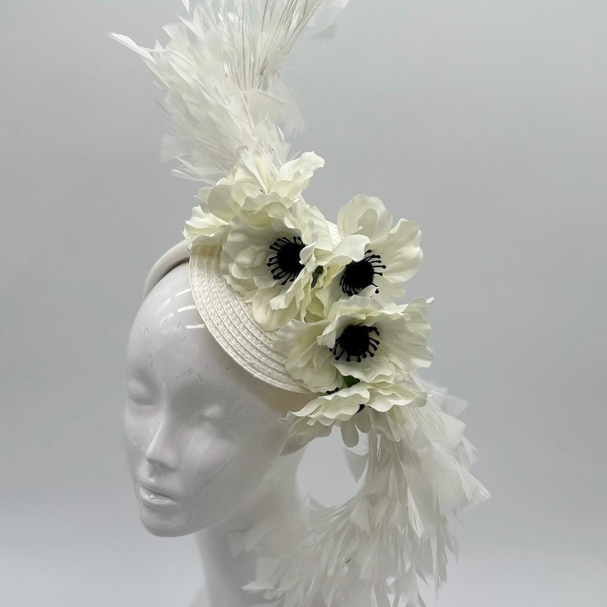 White and Cream Derby Fascinator, Kentucky Derby Hat Alternative, Kentucky derby hat (GOLD LINE)