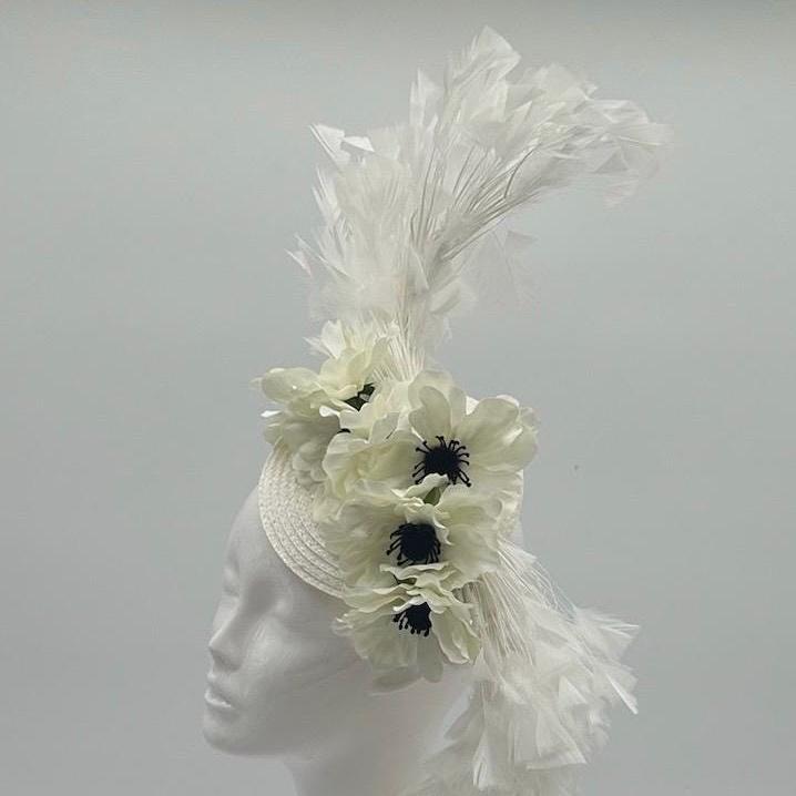 White and Cream Derby Fascinator, Kentucky Derby Hat Alternative, Kentucky derby hat (GOLD LINE)