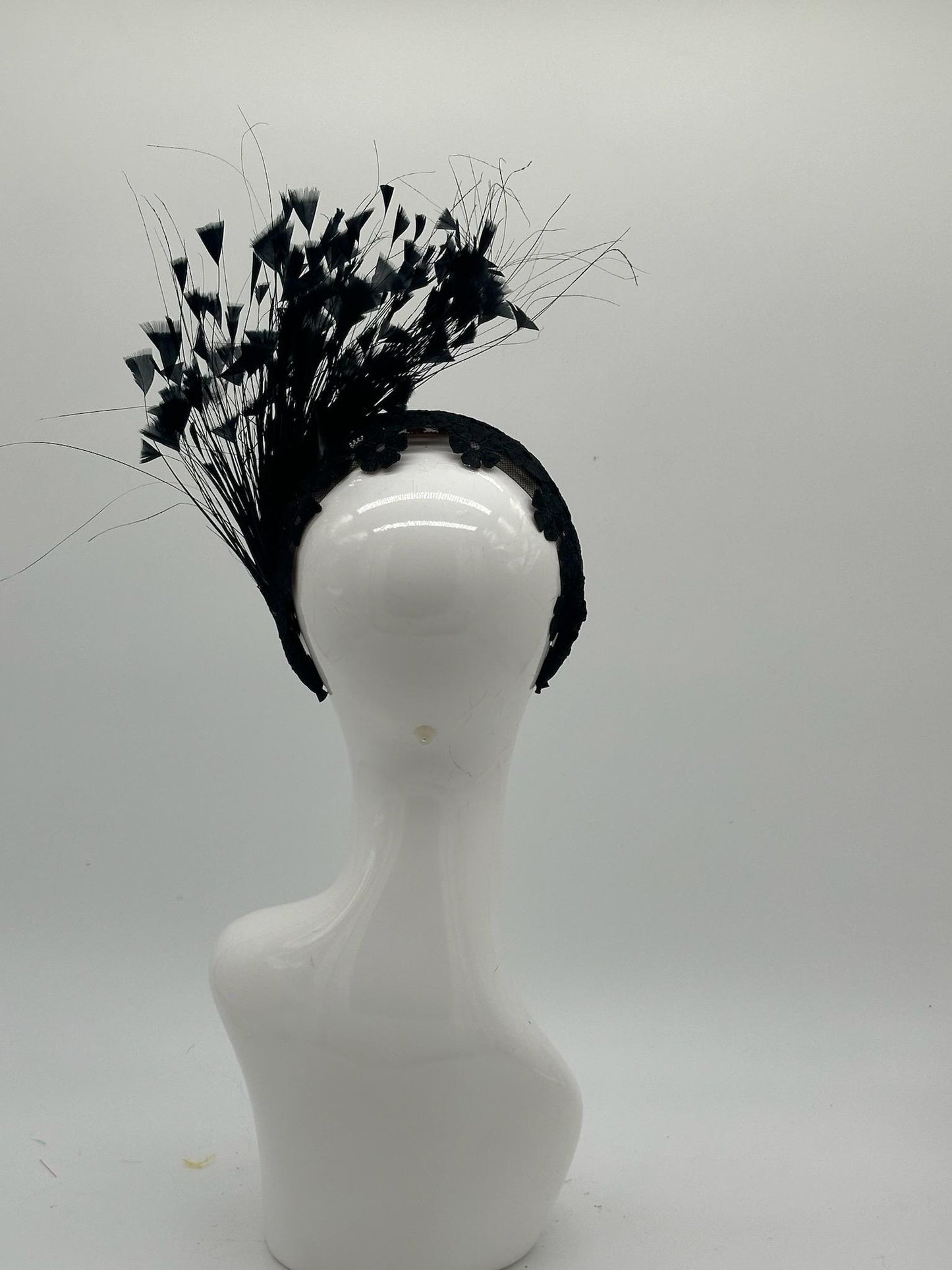 Black Derby Fascinator, Kentucky Derby Hat Alternative, Kentucky derby hat (GOLD LINE)