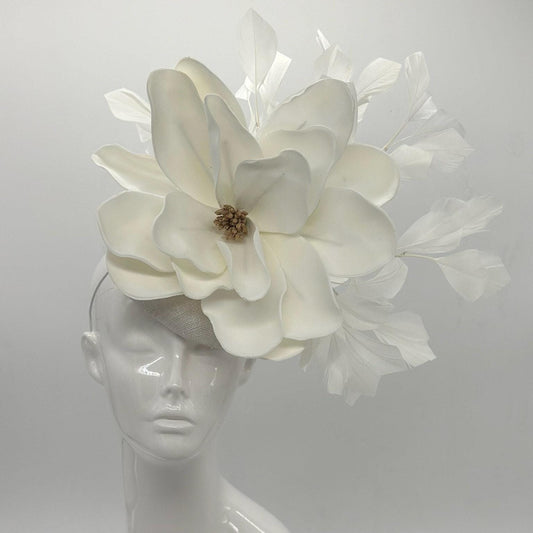 Cream and white Derby Fascinator, Kentucky Derby Hat Alternative, Kentucky derby hat (GOLD LINE)